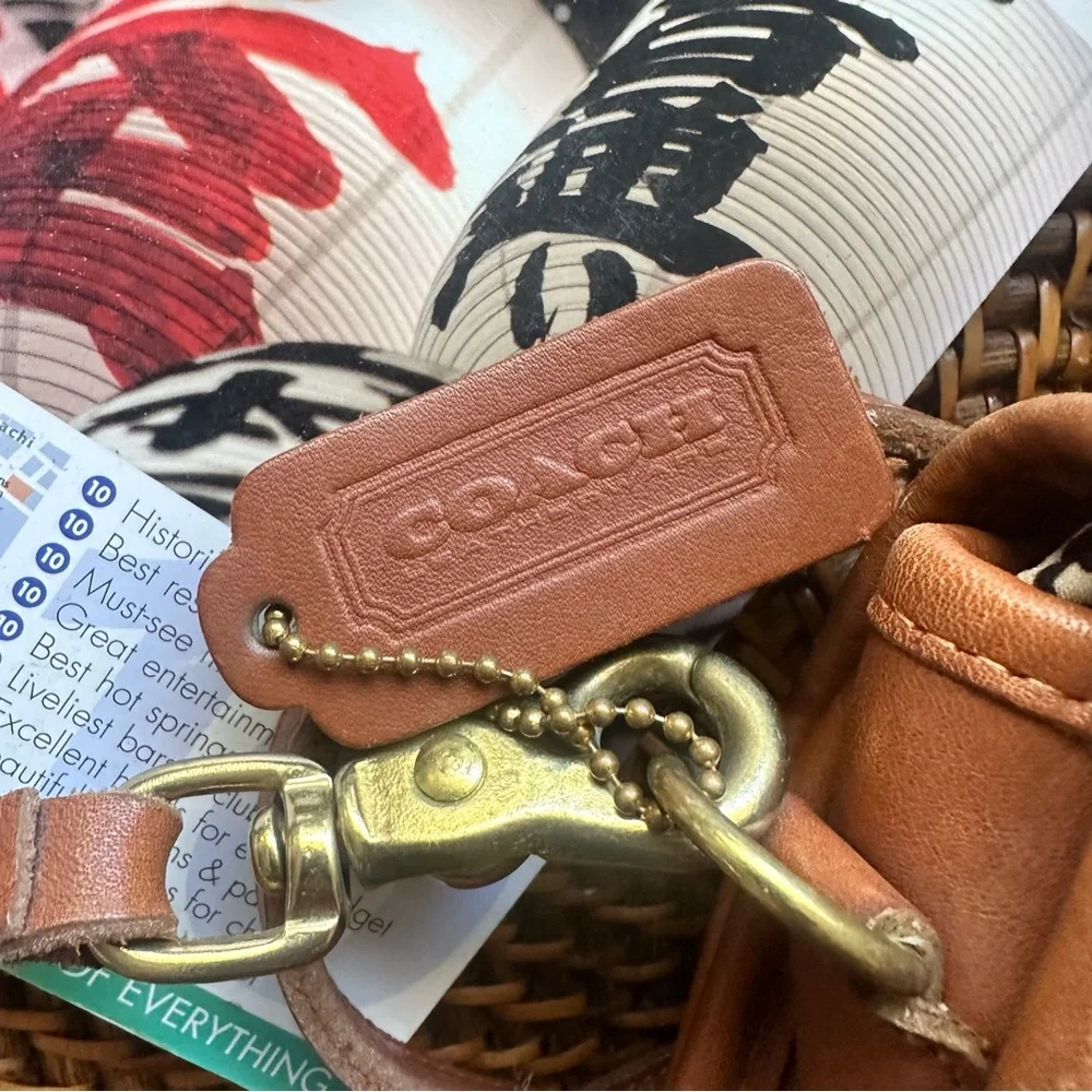 COACH British Tan Leather 1980’s Penny Pocket Crossbody Clutch Purse Vintage - Picture 13 of 14